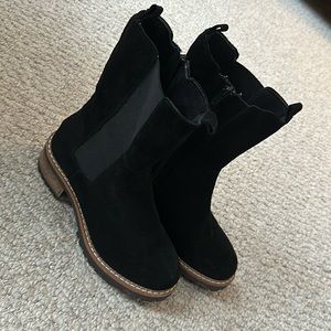 Bertuchi Made in Spain black Suede Chelsea boots